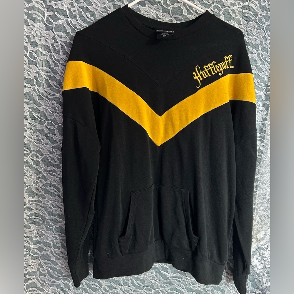 Harry Potter Hufflepuff Oversized Crewneck Lightweight Sweater - Picture 2 of 5